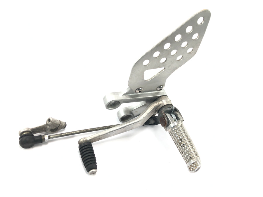Suzuki GSX R 1000 WVBZ K3 [2003] - Fussrastenanlage Fahrer links Fußrastenhalter mit Schalthebel