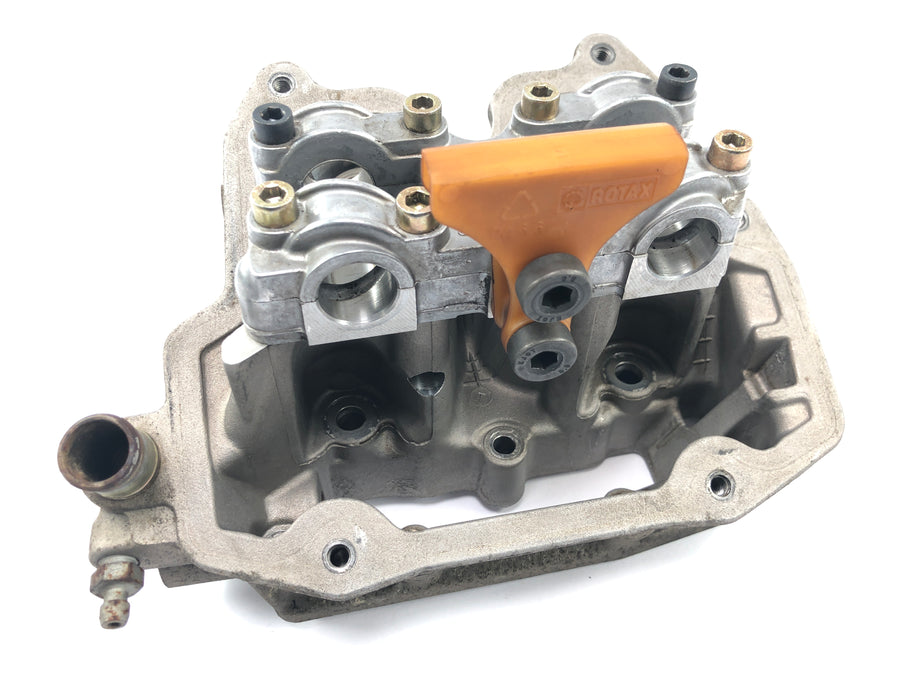BMW C1 125 [2002] - Cylinder head valve train without camshafts