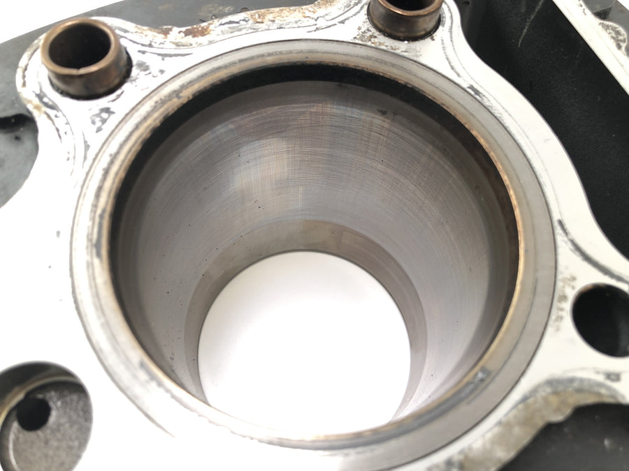 Yamaha XVS 650 Drag Star VM03 [2001] - cylinder with pistons behind
