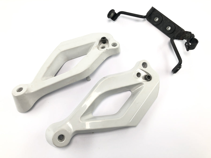 Yamaha MT 03 RM02 [2007] - Lamp holder headlight mount