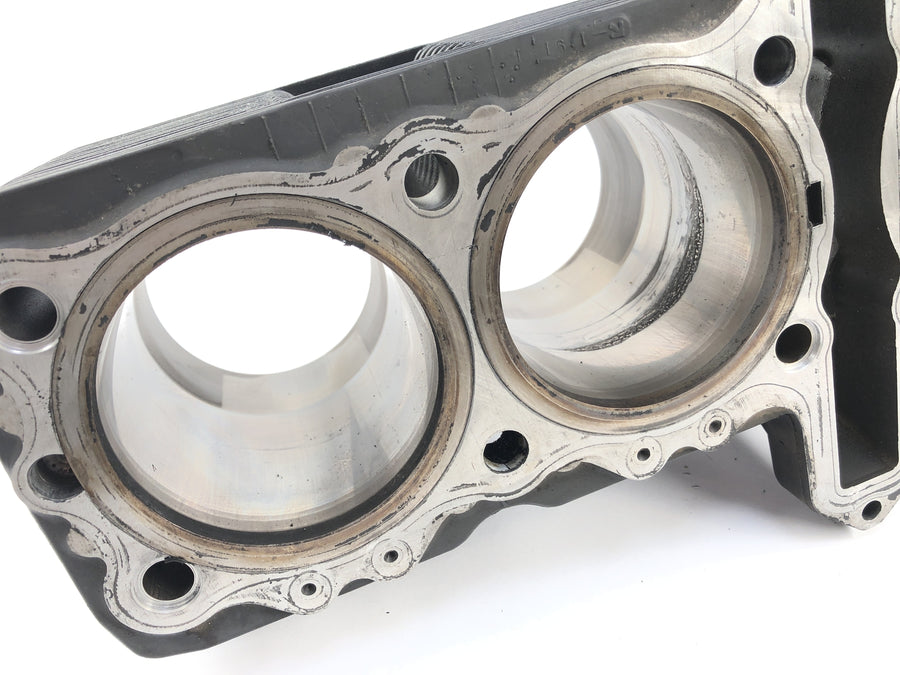 Suzuki GSX R 1100 GV73B [1990] - cylinder with pistons