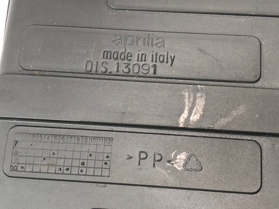 Aprilia RSV 1000 RP Mille [2001] - compartment for control unit storage compartment