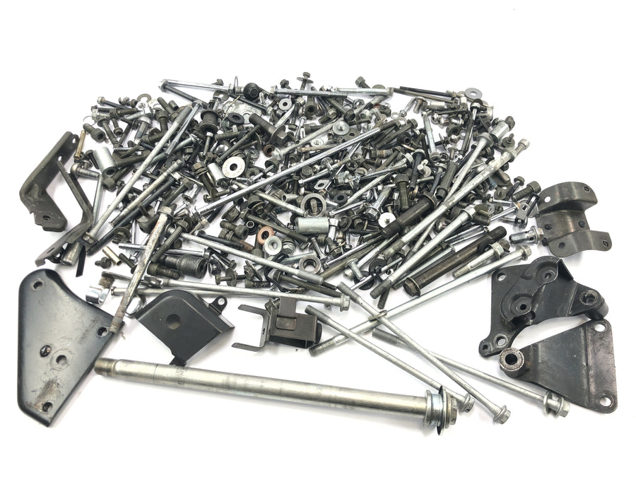 Suzuki Intruder VL 1500 AL [2000] - leftover parts and screws mixed lot