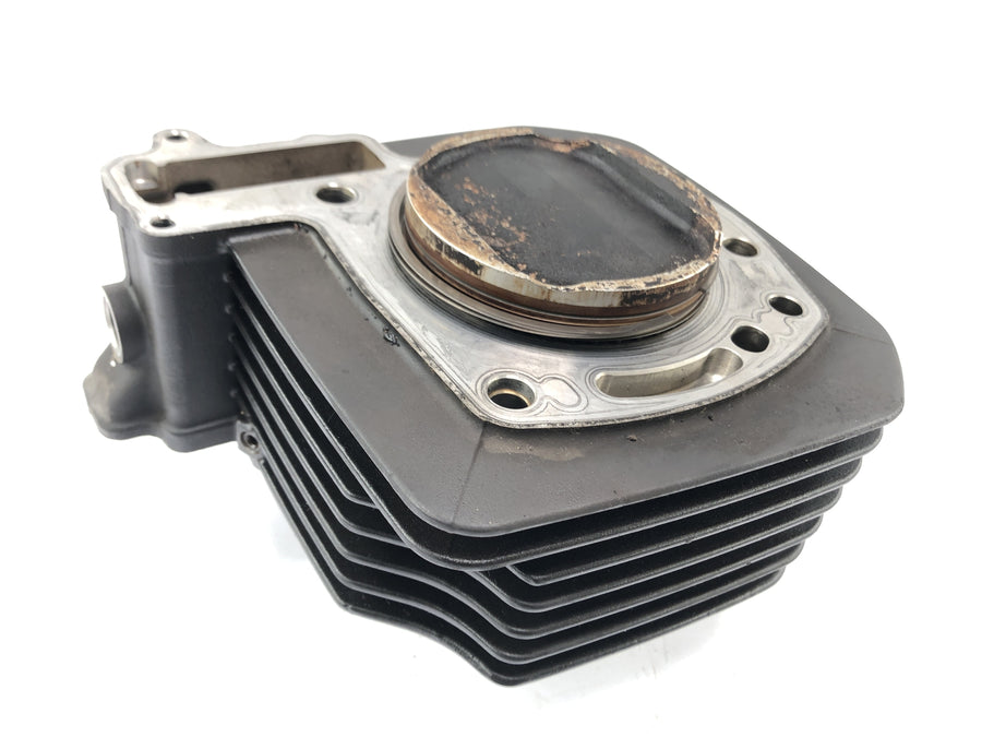 Moto Guzzi Stelvio 1200 4V [2009] - cylinder with pistons on the left