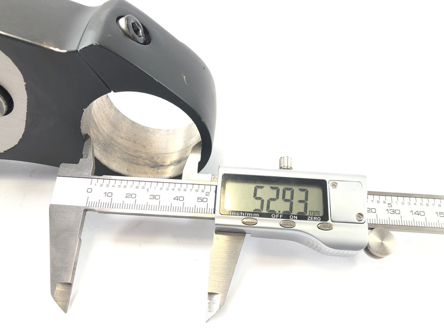 Suzuki VZ 1500 WVCU [2011] - fork bridge at the top
