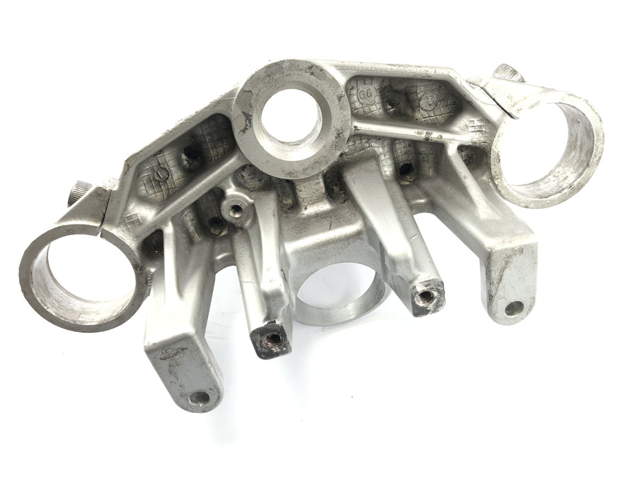 Kawasaki ZR7 ZR750F [1999] - fork bridge above handlebar holder