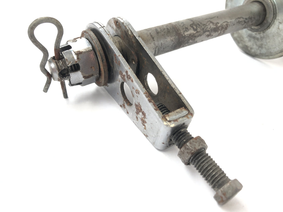 Yamaha XS 400 2A2 [1982] - Rear axle with tensioner