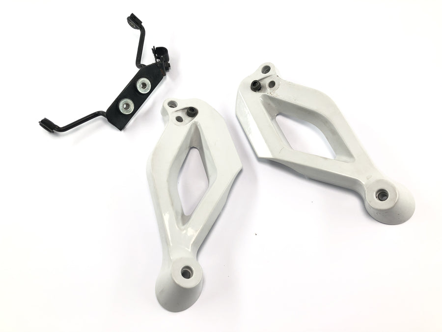 Yamaha MT 03 RM02 [2007] - Lamp holder headlight mount