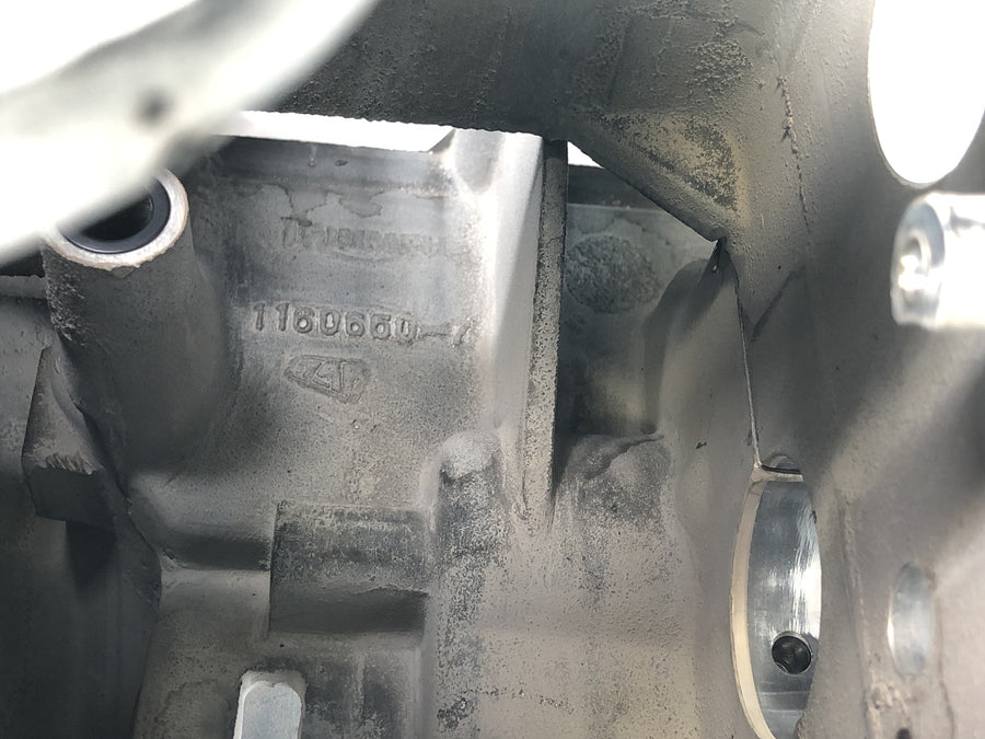 Triumph Tiger 900 T400 [1998] - engine housing crankcase empty housing engine block