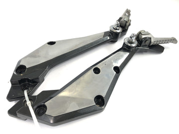 Kawasaki GPZ 1100 ZXT10E [1997] - Rast holder and footrests on the right and left socias - 0