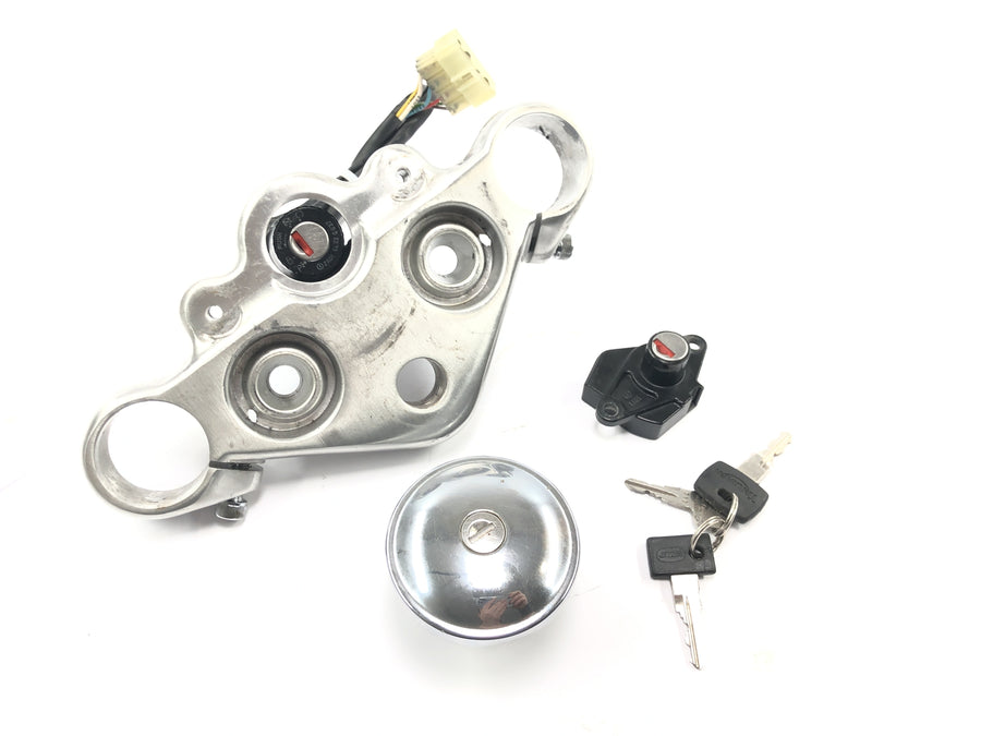 Triumph Adventurer 900 T309RT [1998] - Lock set ignition lock fork bridge top ignition lock tank lock