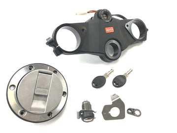 Aprilia RST 1000 Futura [2002] - locksmith with fork bridge above ignition lock tank lid key set