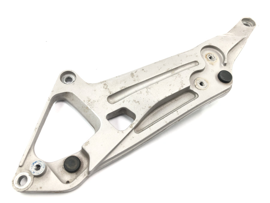 Yamaha GTS 1000 4FV [1997] - left footrest retaining plate