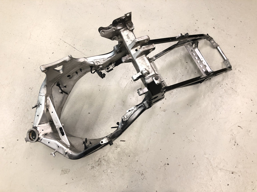 Yamaha YZF R1 RN04 [2001] - Frame main frame chassis with papers