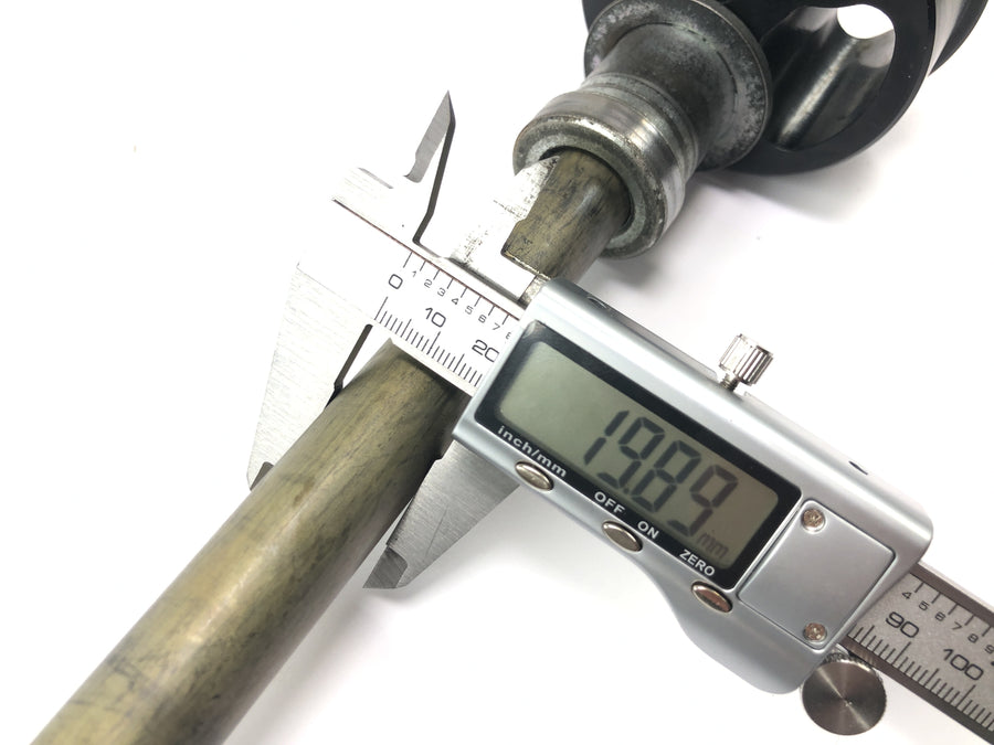 Triumph Tiger 955i 709EN [2003] - Axle with eccentric chain tensioner rear axle