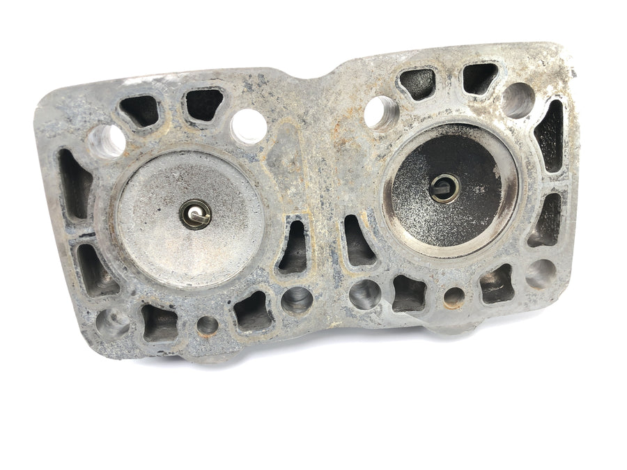 Suzuki RG 250 Gamma GJ21D [1987] - Cylinder head head cover cylinder head cover