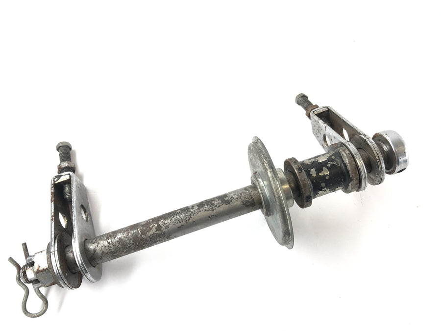 Yamaha XS 400 2A2 [1982] - Rear axle with tensioner
