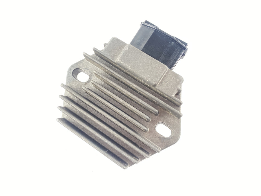 Honda CBR 900 RR SC33 [1996] - Regulator Rectifier