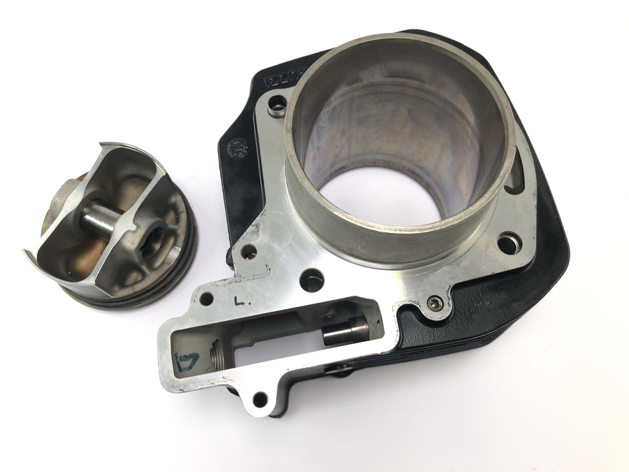 Moto Guzzi Stelvio 1200 8V [2016] - cylinder with piston on the left