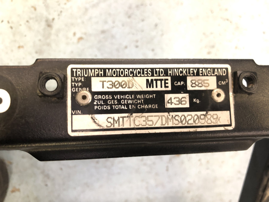 Triumph Daytona 900 T300D [1996] - Main frame frame with vehicle registration document