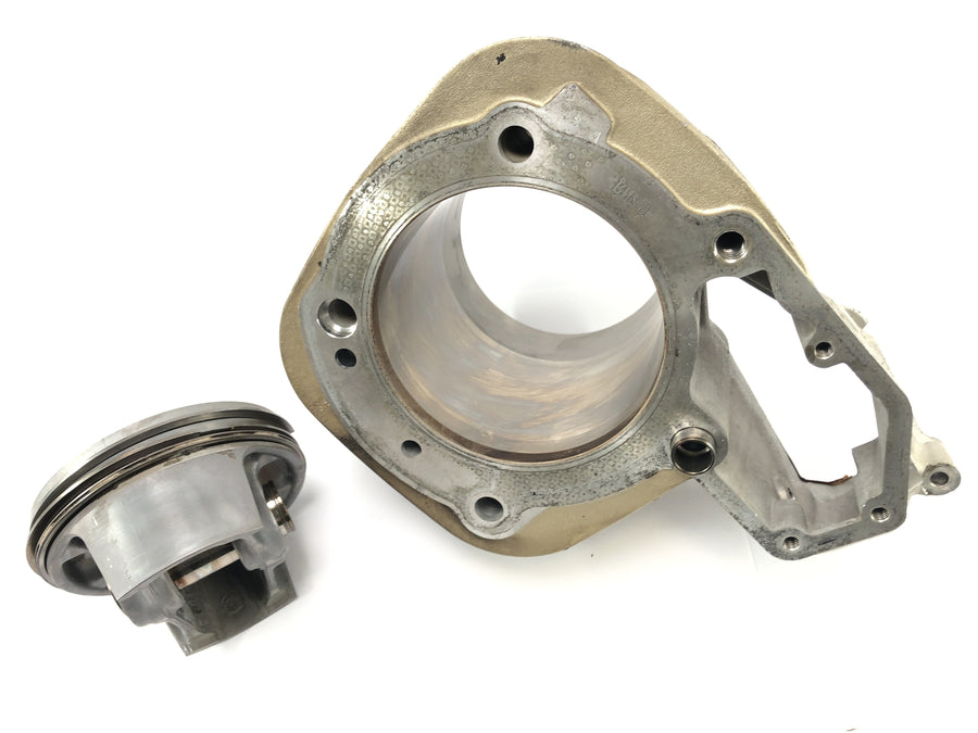 BMW R 1100 RT 259 [1997] - cylinder with pistons on the left