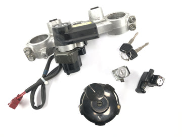Honda XRV 750 Africa Twin RD04 [1990] - top triple clamp with ignition lock tank cap - 0