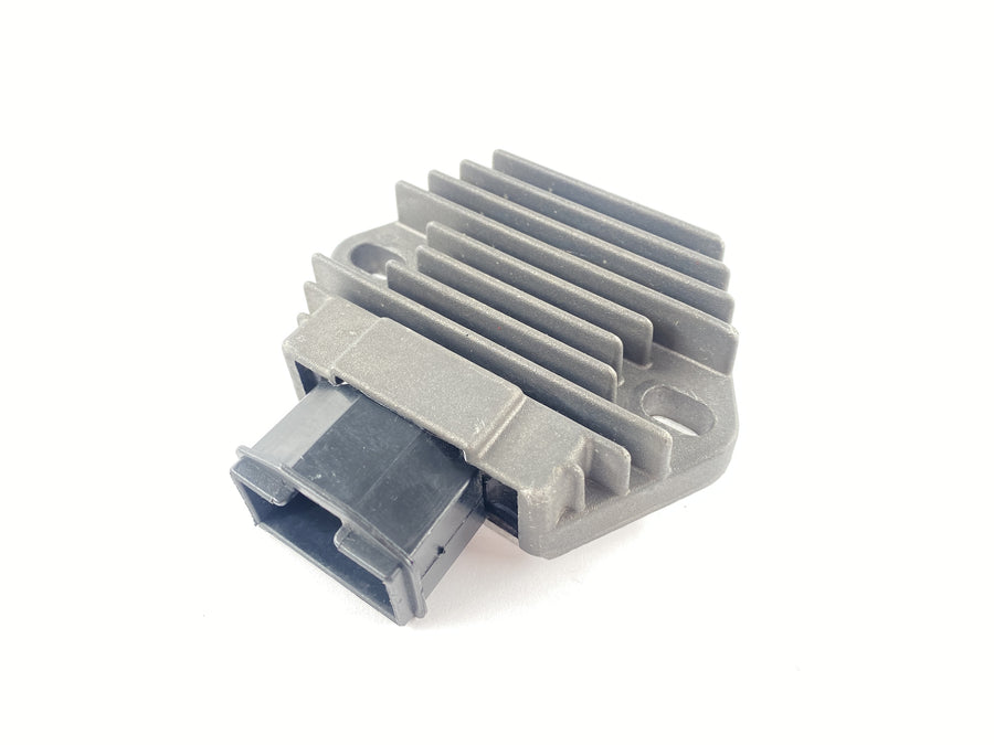 Honda CBR 900 RR SC33 [1996] - Regulator Rectifier