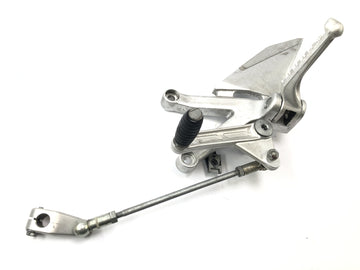 Aprilia RST 1000 Futura [2002] - Driver's footran on the left with gear lever and linkage