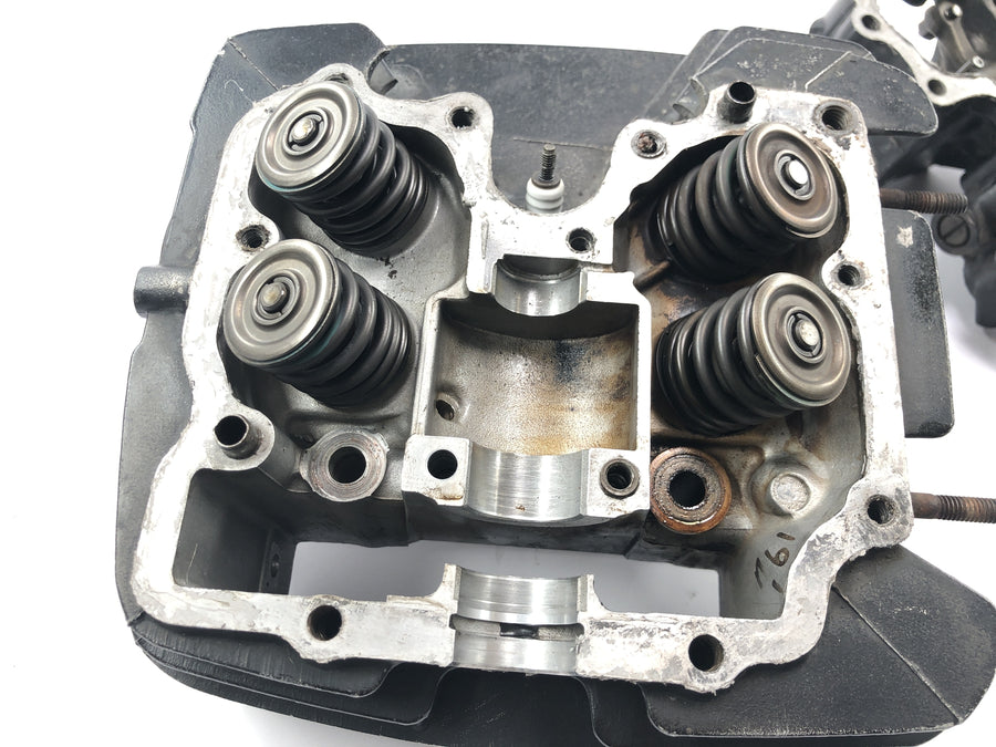 Honda FT 500 PC07 [1983] - Cylinder head valve head rocker arm worn in