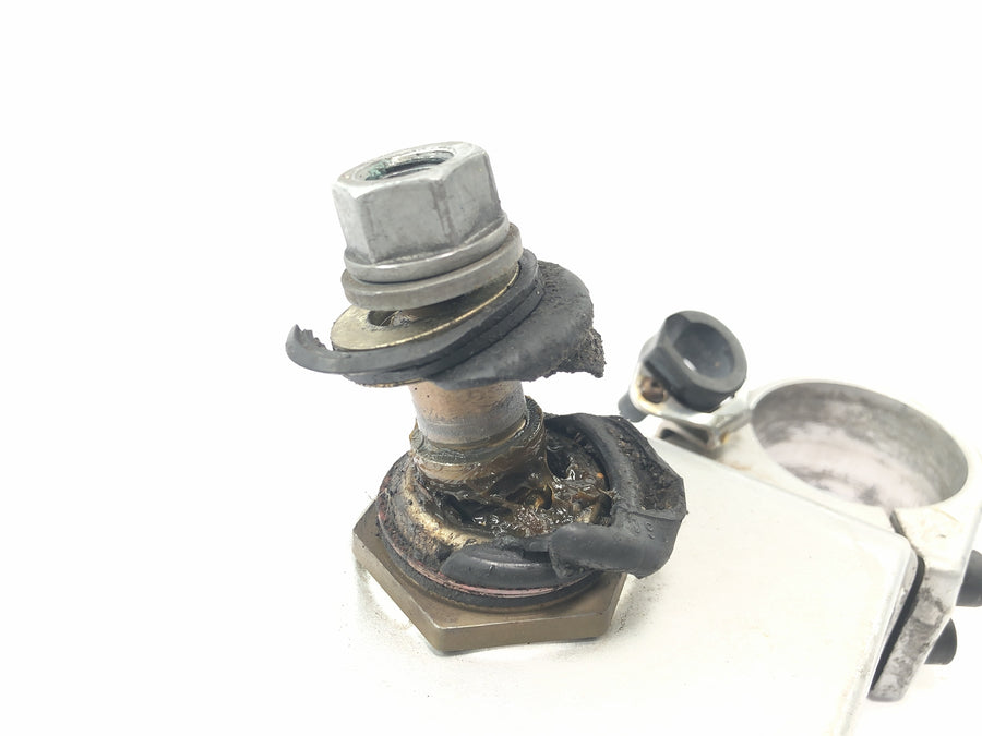 BMW R 1150 GS R21 [2002] - lower fork bridge cuff defective