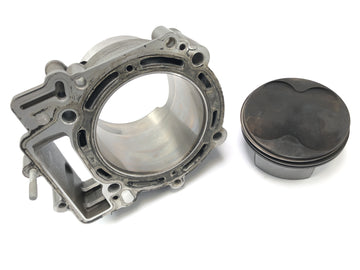 KTM 950 SM LC8 [2008] - cylinder with pistons in front