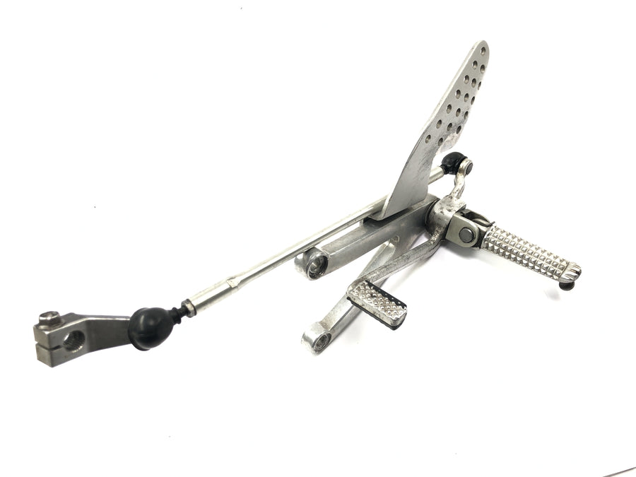 Yamaha YZF R1 RN04 [2001] - left footrest system with shift lever and shift linkage