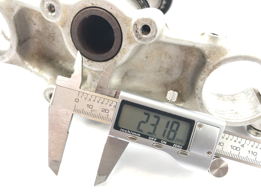 Suzuki DR 350 SK42B [1991] - fork bridge below