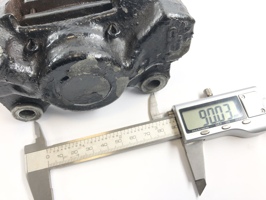 Triumph Bonneville T140V [1976] - brake caliper brake tongs at the front