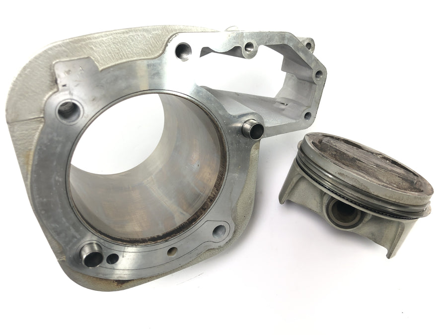 BMW R 1100 S R2S [2000] - cylinder with piston on the left