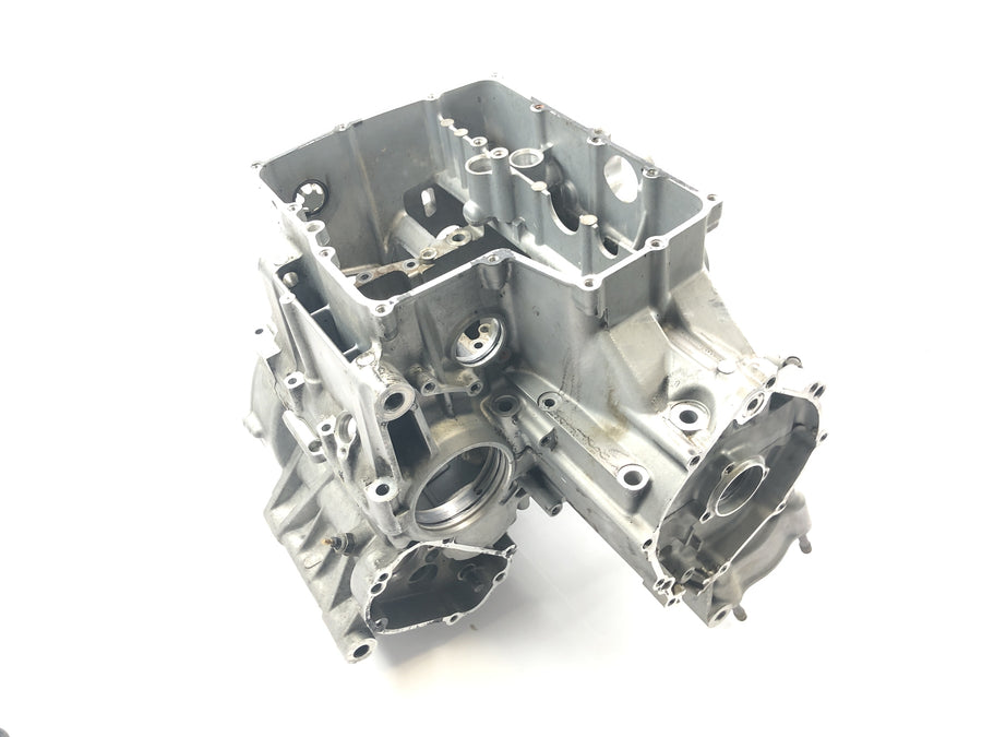 Yamaha YZF R1 RN04 [2001] - Engine block engine housing crankcase without pistons