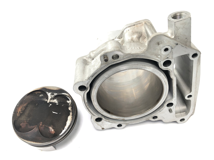 Aprilia RSV 1000 RP Mille [2001] - cylinder with piston at the front