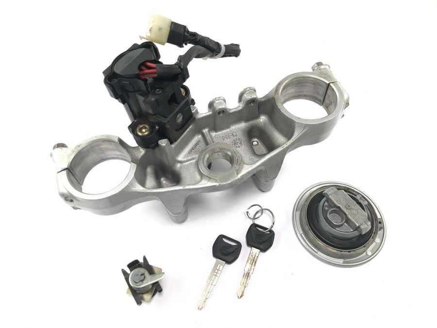 Honda FMX 650 RD12 [2006] - Lock set, ignition lock, tank cap, fork bridge at the top