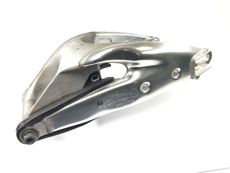 Aprilia RSV 1000 RP Mille [2001] - Swing arm rear wheel swing arm