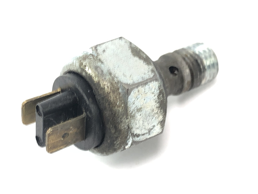 Triumph Daytona 900 T300 [1996] - Oil pressure switch sensor switch sensor valve