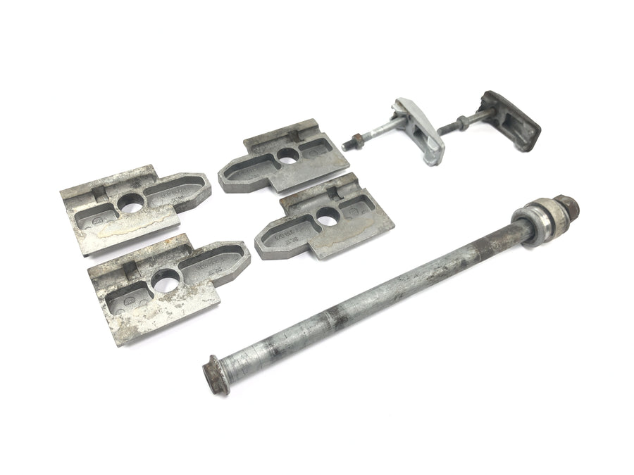 BMW F 650 GS R13 [2000] - Rear axle with chain tensioner