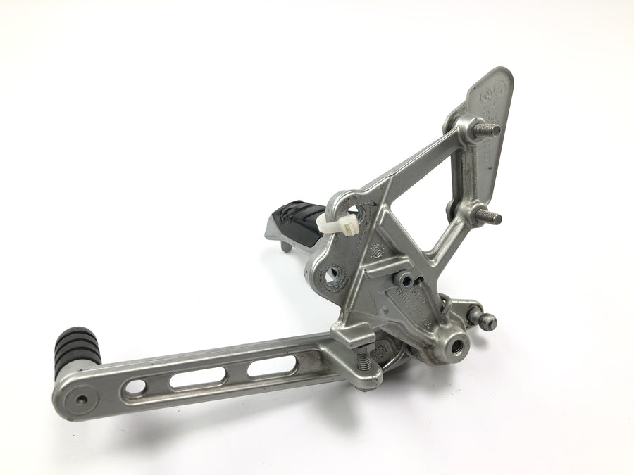 BMW R 1100 S R2S [2000] - Driver's right footrest system with brake lever and bracket
