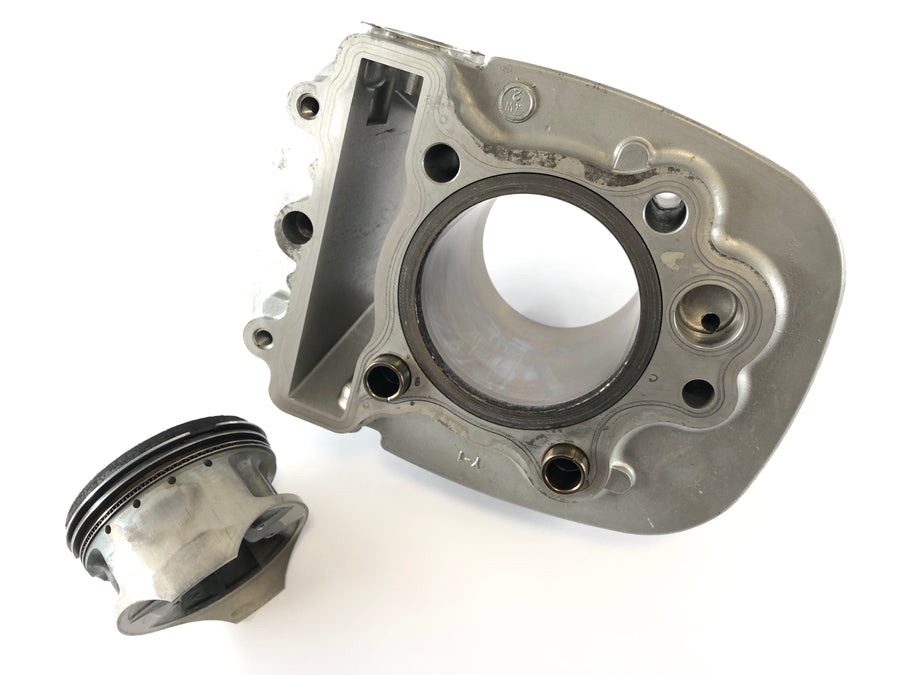 Yamaha XVS 650 Drag Star 4VR [1997] - Cylinder with piston at the rear