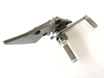 Suzuki Bandit GSF 1200 S WVA9 [2001] - Driver's footrest right with holder and brake pedal - 0
