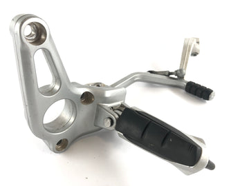 BMW R 1150 R R21 [2002] - Driver footrest left with gear lever and gearshift linkage