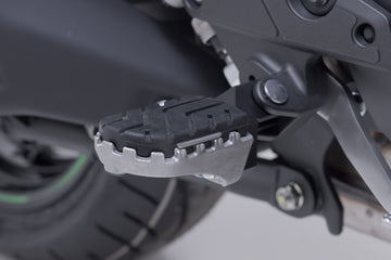 Kawasaki Versys 1100 [2025-2026] - ION footrest kit silver – picture 1