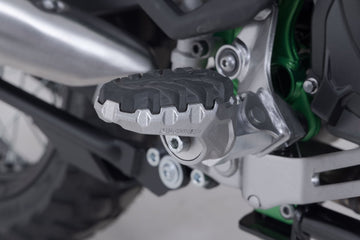 [SW-MOTECH] - EVO pair of footrests, lowerable by 15 mm – picture 1