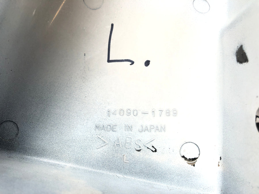 Kawasaki ZRX 1100 ZRT10C [2000] - Side covers right and left