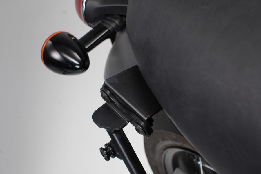 Triumph Bonneville 900 T 100 [2022-2026] - Adapter for SLC/V-LOC side carrier right – picture 1