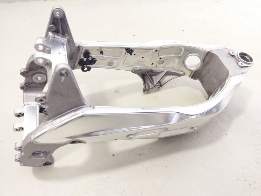 Aprilia RST 1000 Futura [2004] - frame with papers